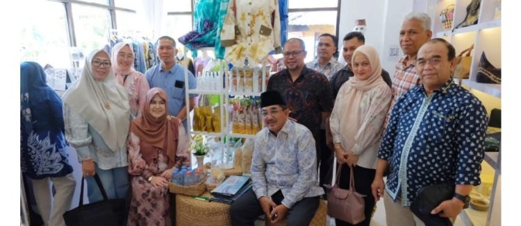 Kembangkan UMKM dan Kerajinan di Tanjab Barat, Bupati Study Tiru ke Kota Barabai