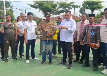 Ketua DPRD Kota Jambi Resmikan Lapangan Bulu Tangkis di Kelurahan Selamat