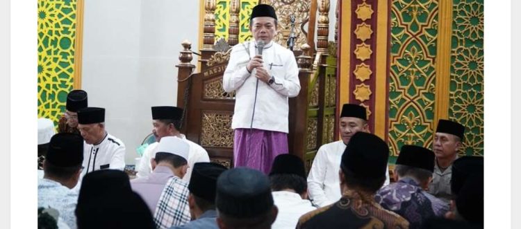 Safari Ramadan di Sungai Penuh, Gubernur Jambi Beri Bantuan dan Santuni Anak Yatim
