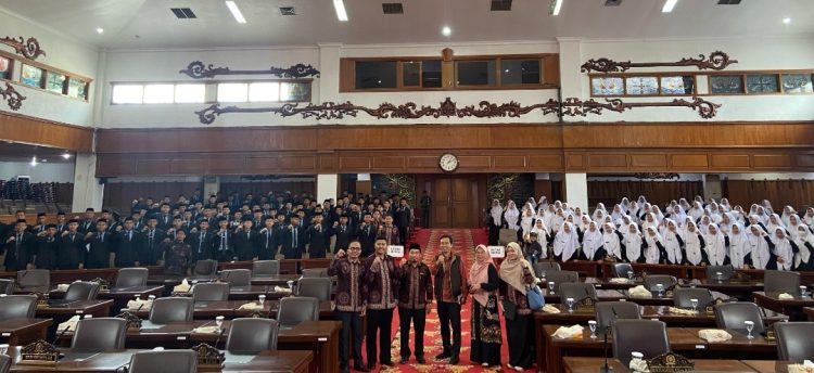 Kunjungan Belajar Santri PKP Al Hidayah Provinsi Jambi ke DPRD Provinsi Jambi