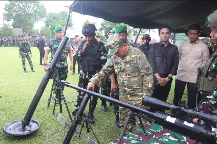 Gubernur Al Haris Pimpin Upacara Pelepasan 480 (SATGAS) Papua Batalyon 142/Ksatria Jaya