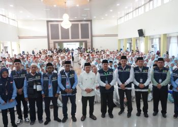 Lepas Kloter Terakhir, Pesan Gubernur Al Haris ke Petugas Haji: Laksanakan Tugas dengan Baik, Layani dan Kawal Jemaah dengan Benar