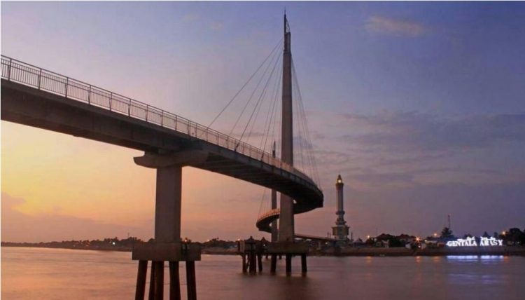 Jembatan Gentala Arasy, Ikon Wisata Kota Jambi di Atas Sungai Batanghari