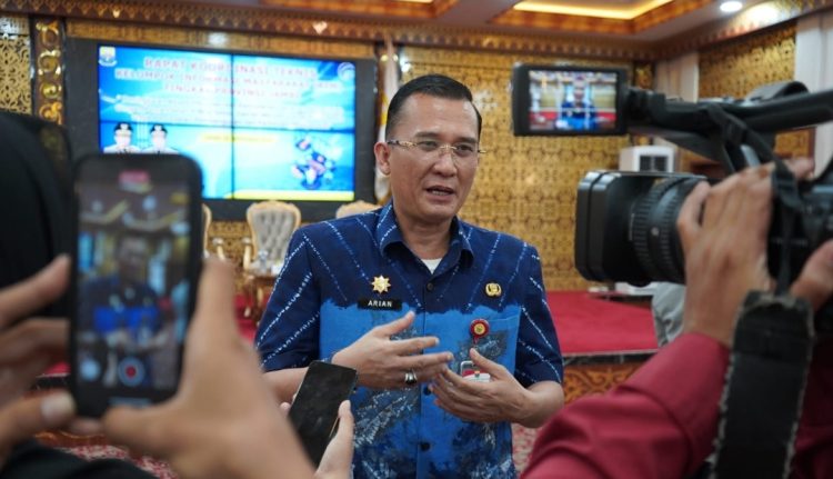 Kadis Kominfo Jambi Ariansyah Pukau Peserta Rakortek KIM 2025 dengan Presentasi Berbasis AI