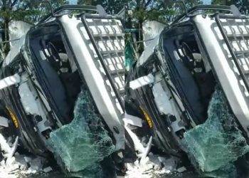 Truk Tronton Terjun dari Tol Tangerang-Merak ke Jalan Arteri Serang, 5 Orang Luka Serius