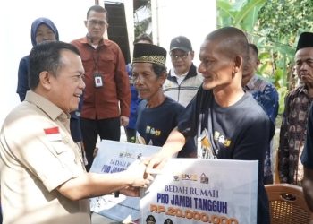 Gubernur Jambi Al Haris Resmikan Program Bedah Rumah “Pro Jambi Tangguh” di Batanghari