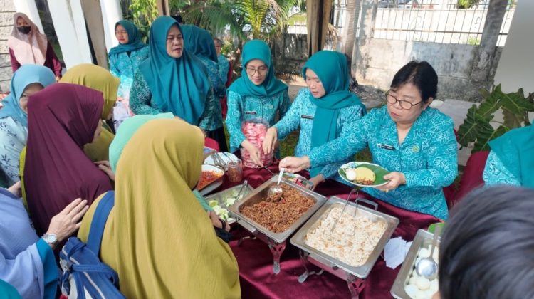 Hesti Haris Inisiasi “Jum’at Berkah Rp3.000” PKK Jambi, Wujud Kepedulian Sosial bagi Pekerja Harian