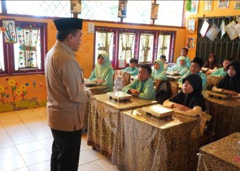 Gubernur Jambi Tinjau Dapur Program MBG di Merangin, Tegaskan Pentingnya Kualitas Bahan Baku dan Kebersihan