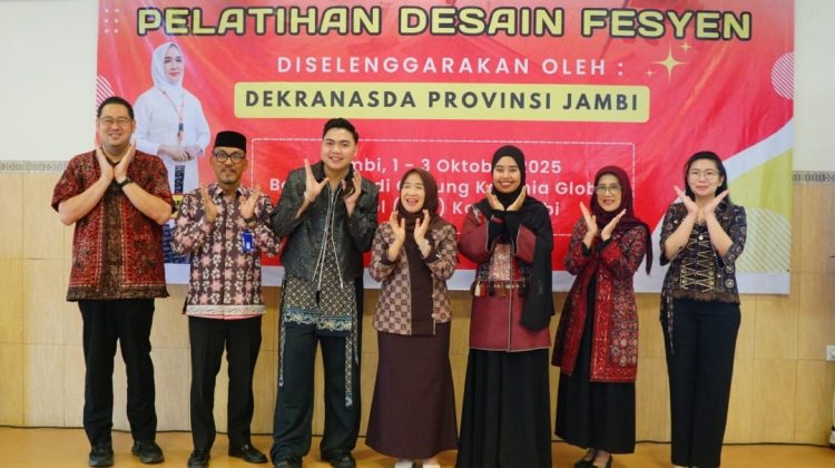 Wastra Jambi Naik Kelas, Hj. Hesti Haris Buka Pelatihan Desain Fesyen