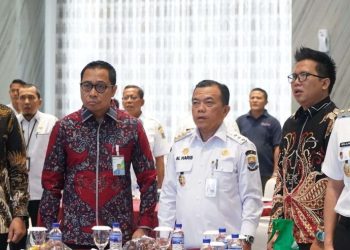 Gubernur Al Haris Serahkan Paritrana Award, Dorong Perlindungan Ketenagakerjaan yang Merata