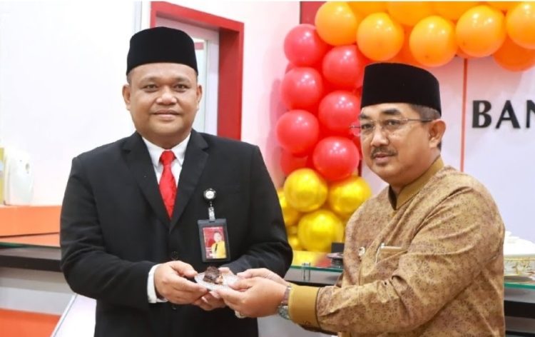Pimpin Upacara HUT ke-63 Bank Jambi, Bupati Anwar Sadat Tekankan Peran Strategis BPD bagi Ekonomi Daerah