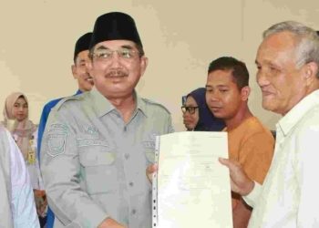 Bupati Anwar Sadat Serahkan 71 Sertifikat Tanah di Teluk Nilau, Warga Kini Punya Kepastian Hukum