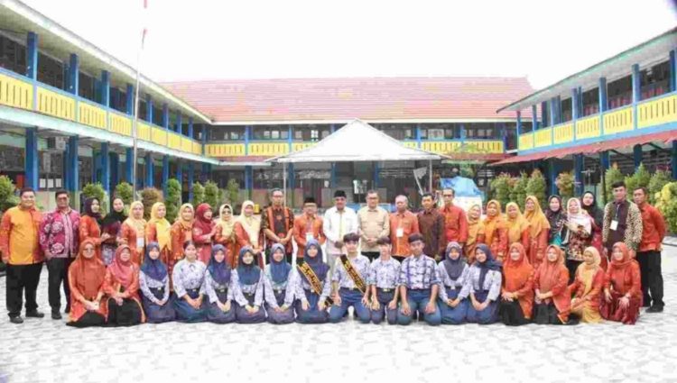 Bupati Anwar Sadat Tinjau Tes Kemampuan Akademik SMP, Dorong Siswa Tanjab Barat Masuk Sekolah Unggulan