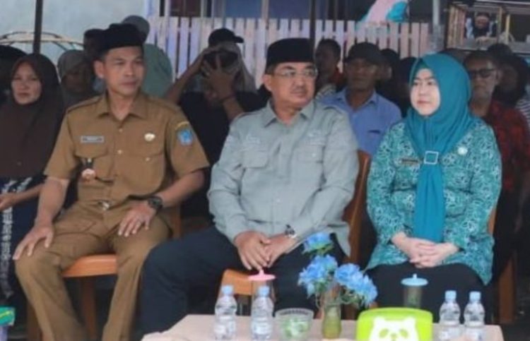 Bupati Anwar Sadat Salurkan Bantuan Korban Kebakaran Teluk Nilau, 81 KK Terdampak