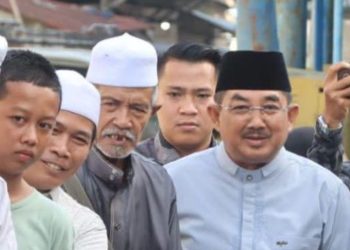 Bupati Anwar Sadat Serahkan Sapi Kurban Bantuan Presiden Prabowo untuk Masyarakat Tanjab Barat