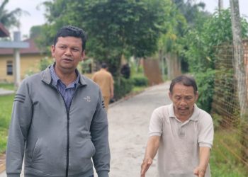 Wakil Ketua DPRD Kota Jambi H. Naim Bangun Jalan Puluhan Tahun Tak Tersentuh, Warga Ucapkan Terima Kasih
